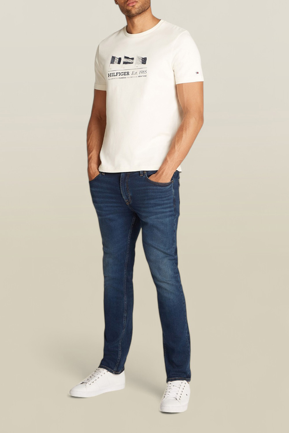 תמונת כל הלוק של חולצת טי